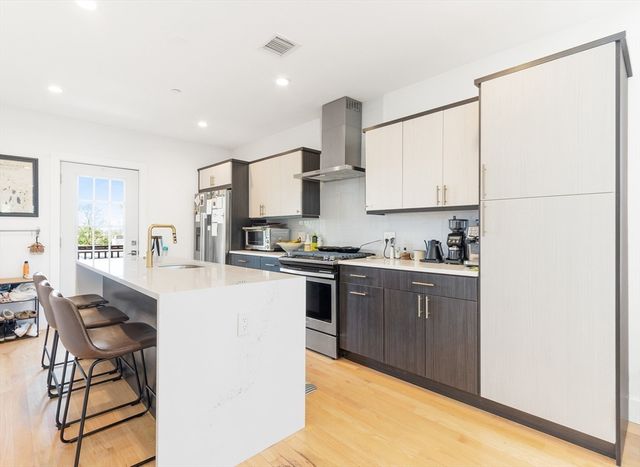 112 King Street 3, Boston, MA 02122