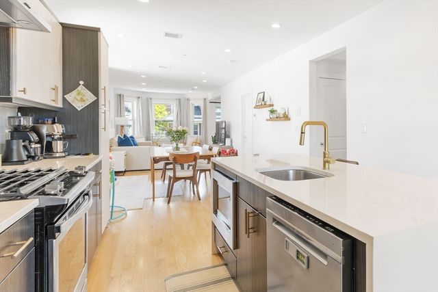 112 King Street 3, Boston, MA 02122