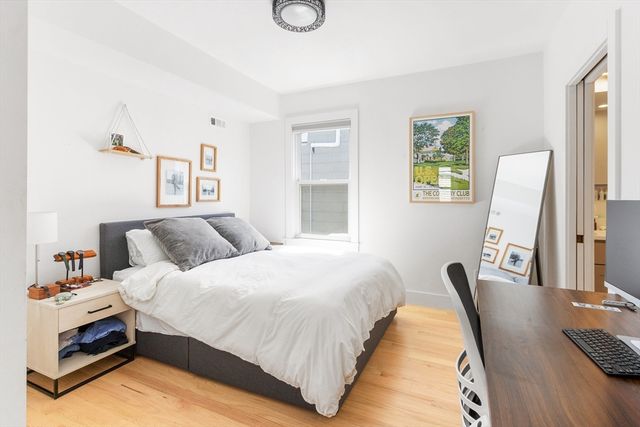 112 King Street 3, Boston, MA 02122