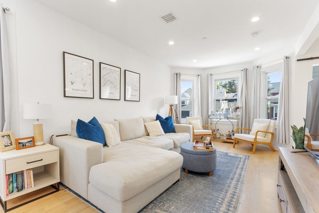 112 King Street 3, Boston, MA 02122