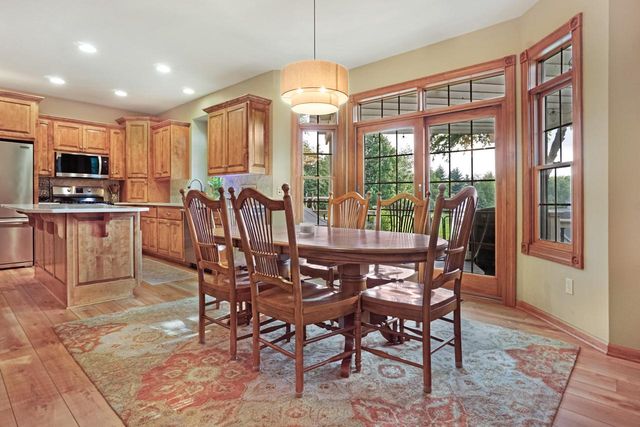 W176N5411 Highridge DRIVE, Menomonee Falls, WI 53051