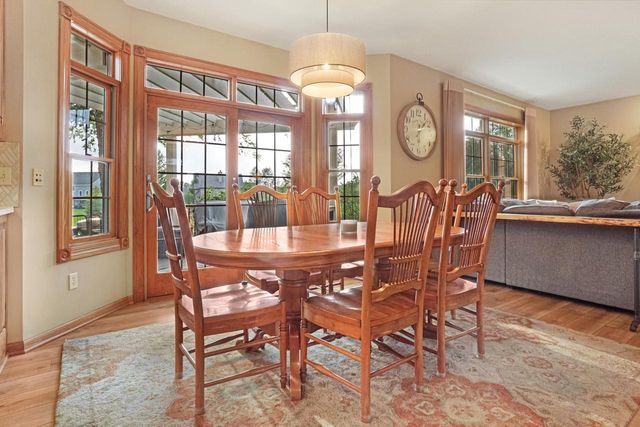 W176N5411 Highridge DRIVE, Menomonee Falls, WI 53051