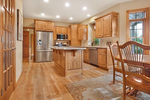 W176N5411 Highridge DRIVE, Menomonee Falls, WI 53051