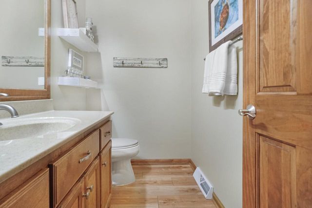 W176N5411 Highridge DRIVE, Menomonee Falls, WI 53051