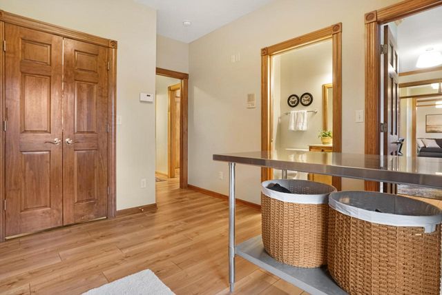 W176N5411 Highridge DRIVE, Menomonee Falls, WI 53051