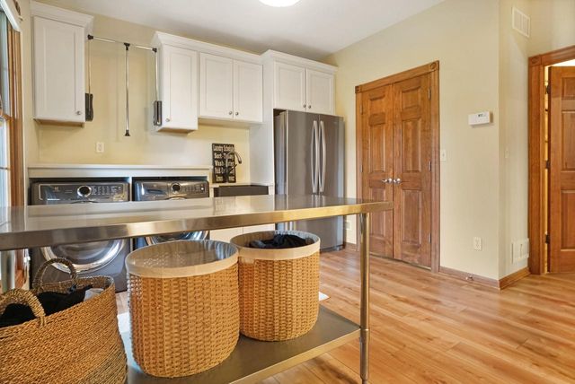 W176N5411 Highridge DRIVE, Menomonee Falls, WI 53051