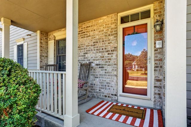 W176N5411 Highridge DRIVE, Menomonee Falls, WI 53051