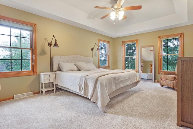 W176N5411 Highridge DRIVE, Menomonee Falls, WI 53051