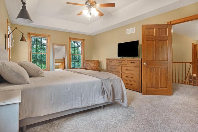 W176N5411 Highridge DRIVE, Menomonee Falls, WI 53051