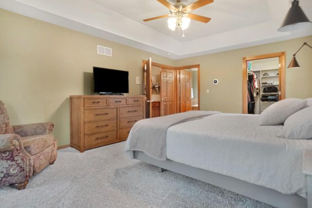 W176N5411 Highridge DRIVE, Menomonee Falls, WI 53051