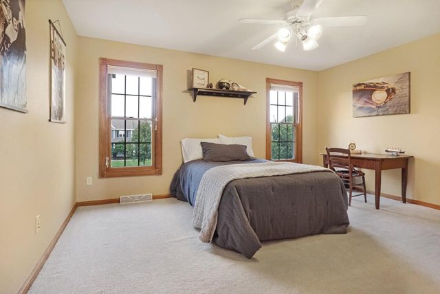 W176N5411 Highridge DRIVE, Menomonee Falls, WI 53051