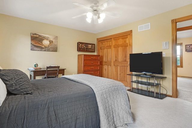 W176N5411 Highridge DRIVE, Menomonee Falls, WI 53051