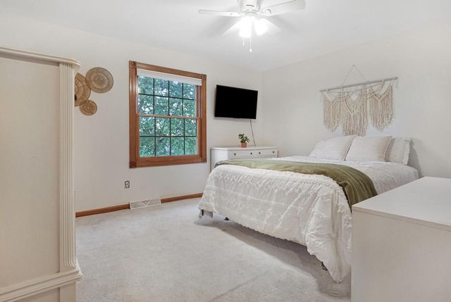 W176N5411 Highridge DRIVE, Menomonee Falls, WI 53051