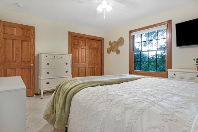 W176N5411 Highridge DRIVE, Menomonee Falls, WI 53051