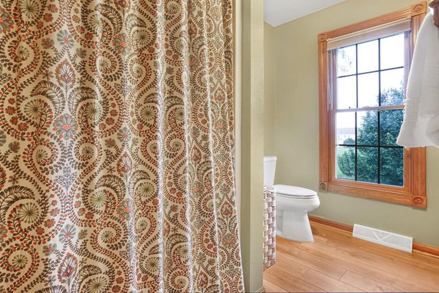 W176N5411 Highridge DRIVE, Menomonee Falls, WI 53051
