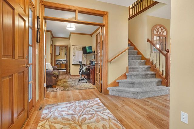 W176N5411 Highridge DRIVE, Menomonee Falls, WI 53051