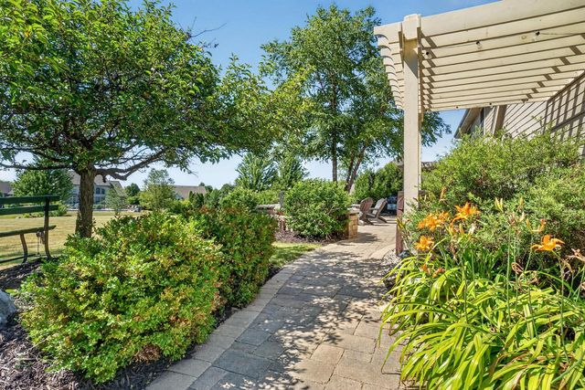 W176N5411 Highridge DRIVE, Menomonee Falls, WI 53051