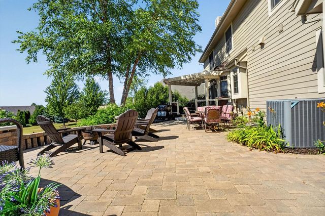 W176N5411 Highridge DRIVE, Menomonee Falls, WI 53051