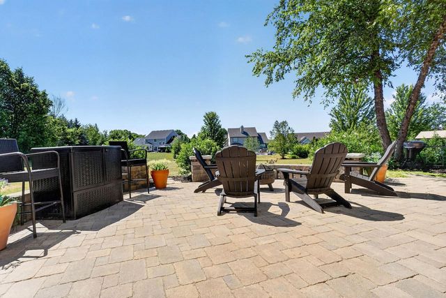 W176N5411 Highridge DRIVE, Menomonee Falls, WI 53051