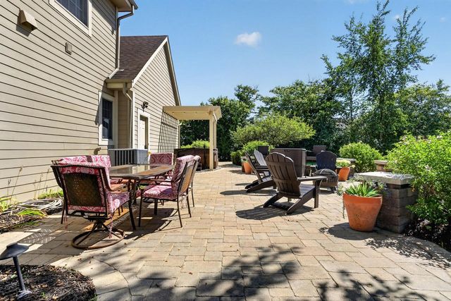 W176N5411 Highridge DRIVE, Menomonee Falls, WI 53051