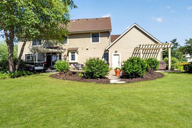 W176N5411 Highridge DRIVE, Menomonee Falls, WI 53051