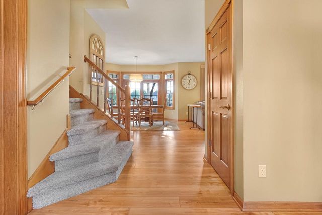 W176N5411 Highridge DRIVE, Menomonee Falls, WI 53051