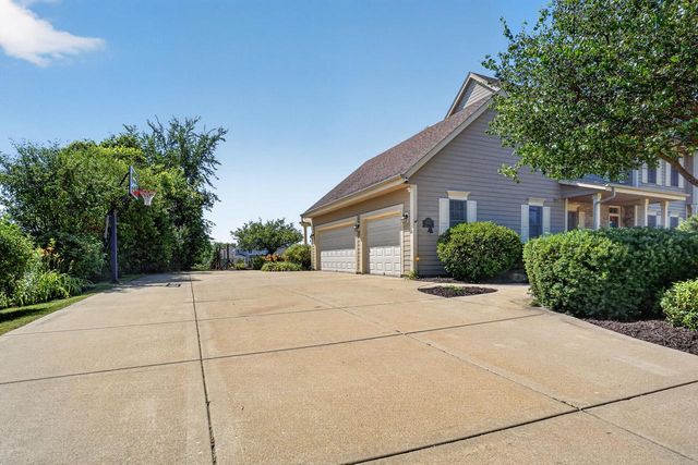W176N5411 Highridge DRIVE, Menomonee Falls, WI 53051