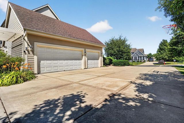 W176N5411 Highridge DRIVE, Menomonee Falls, WI 53051