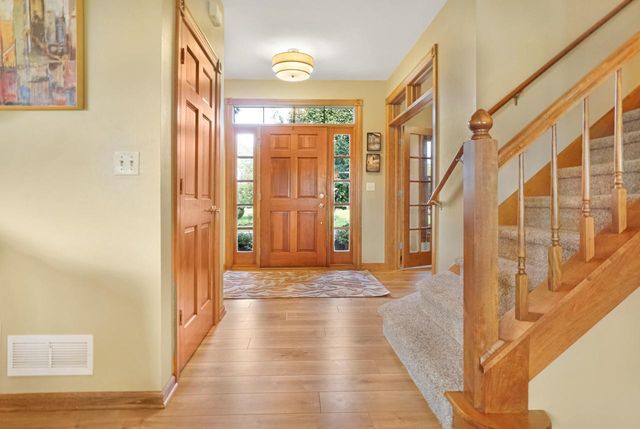 W176N5411 Highridge DRIVE, Menomonee Falls, WI 53051