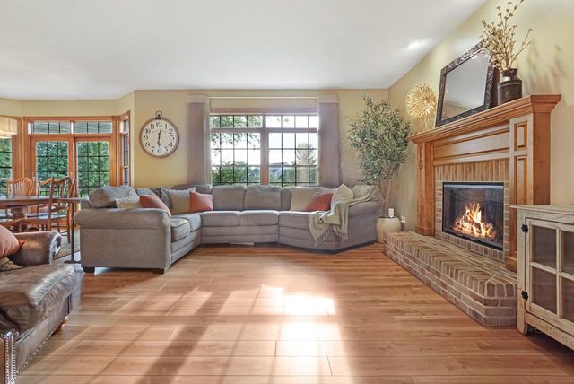 W176N5411 Highridge DRIVE, Menomonee Falls, WI 53051