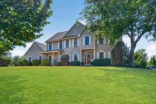 W176N5411 Highridge DRIVE, Menomonee Falls, WI 53051
