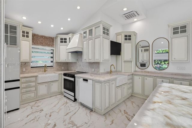 941 NE 119th St, Biscayne Park, FL 33161