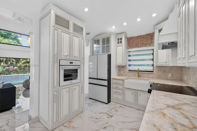 941 NE 119th St, Biscayne Park, FL 33161