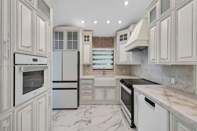 941 NE 119th St, Biscayne Park, FL 33161