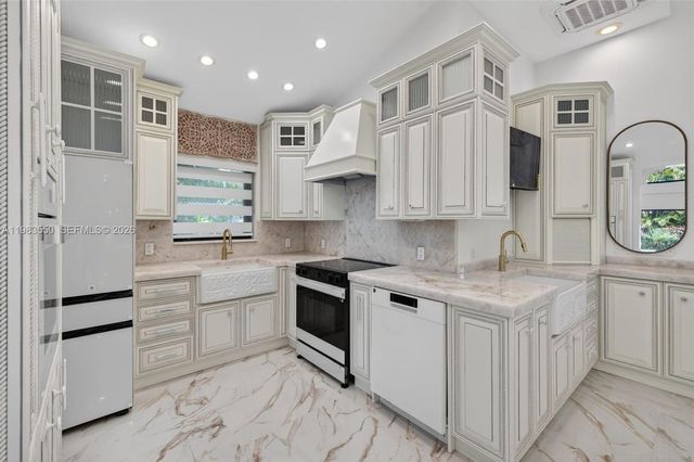 941 NE 119th St, Biscayne Park, FL 33161