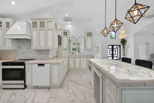 941 NE 119th St, Biscayne Park, FL 33161