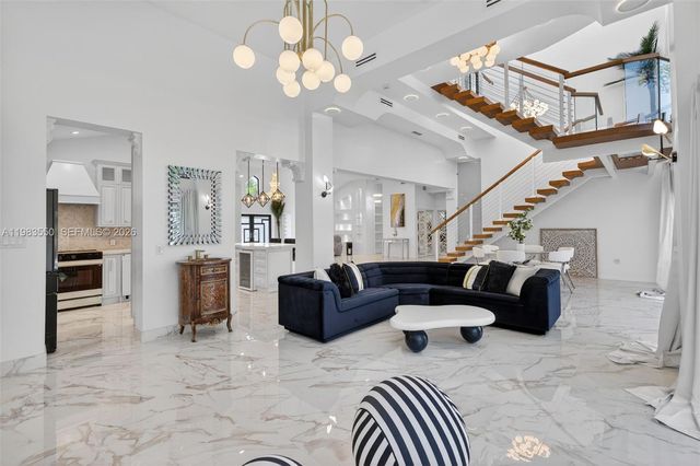 941 NE 119th St, Biscayne Park, FL 33161