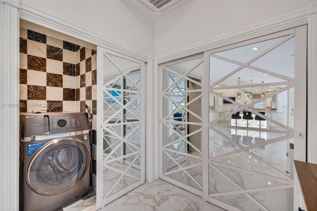 941 NE 119th St, Biscayne Park, FL 33161