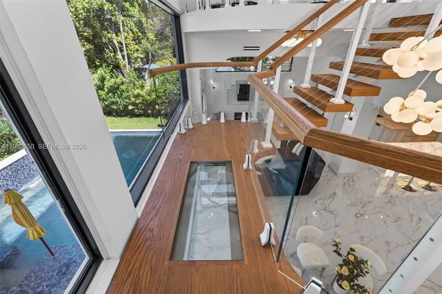 941 NE 119th St, Biscayne Park, FL 33161