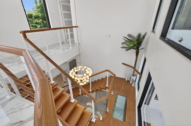 941 NE 119th St, Biscayne Park, FL 33161