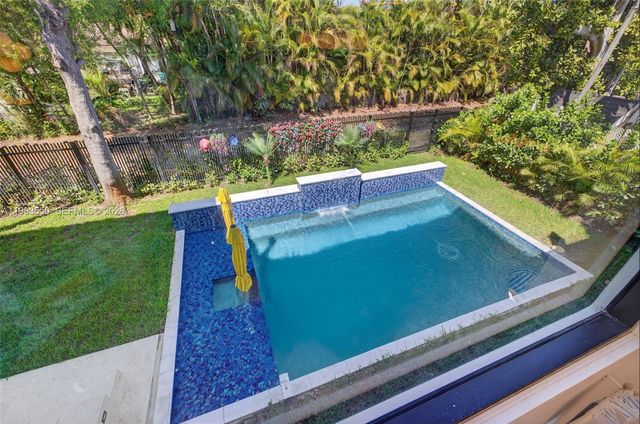 941 NE 119th St, Biscayne Park, FL 33161