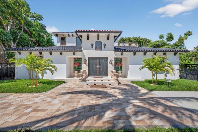 941 NE 119th St, Biscayne Park, FL 33161