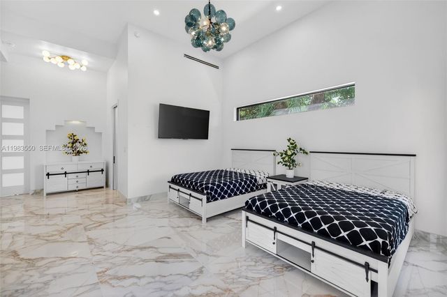 941 NE 119th St, Biscayne Park, FL 33161