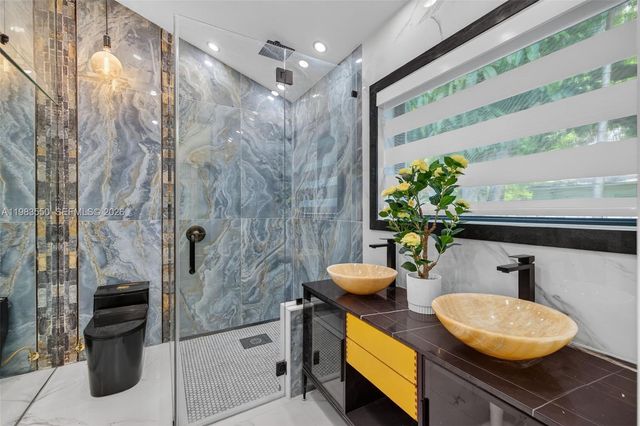 941 NE 119th St, Biscayne Park, FL 33161