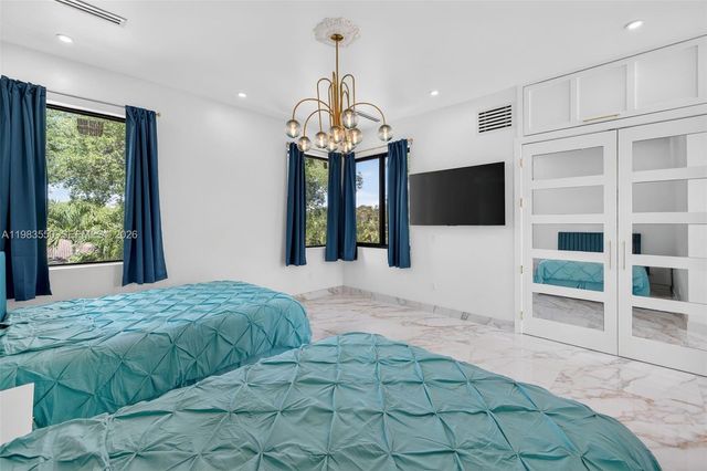 941 NE 119th St, Biscayne Park, FL 33161