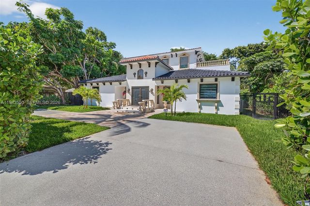 941 NE 119th St, Biscayne Park, FL 33161