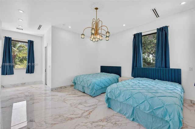 941 NE 119th St, Biscayne Park, FL 33161