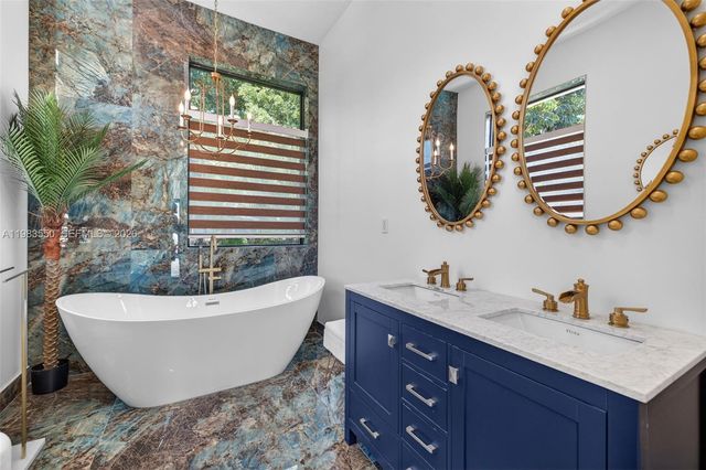 941 NE 119th St, Biscayne Park, FL 33161