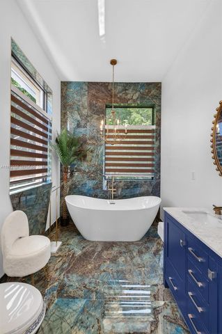 941 NE 119th St, Biscayne Park, FL 33161