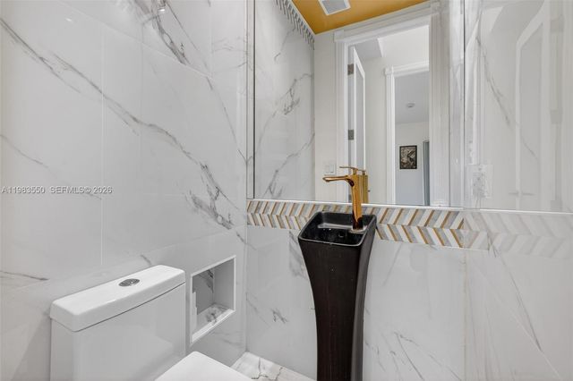 941 NE 119th St, Biscayne Park, FL 33161